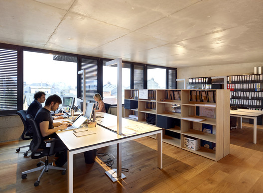 Burnt Wood Office / STEINMETZDEMEYER - Imagen 2 de 23